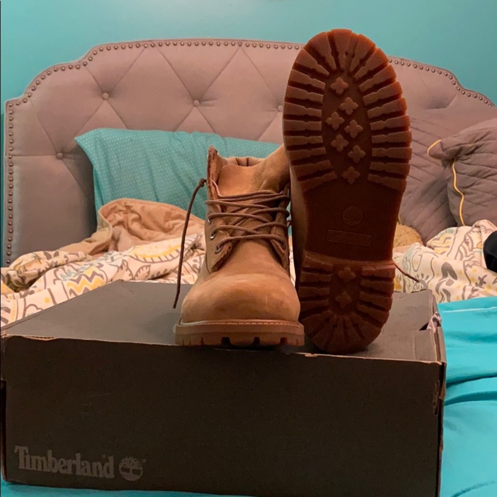 Tan Timberlands - Picture 4 of 5